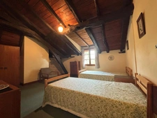 Ensemble calme et privé composé de trois maisons de caractère en pierre, avec piscine et sans vis-à-vis.