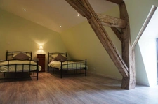 Château superbement rénové, 3 granges converties, Pigeonnier, 3 piscines, 5,4Ha ...  havre de calme!