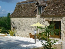 Château superbement rénové, 3 granges converties, Pigeonnier, 3 piscines, 5,4Ha ...  havre de calme!