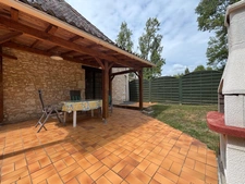 Ensemble calme et privé composé de trois maisons de caractère en pierre, avec piscine et sans vis-à-vis.