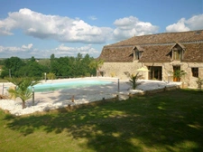 Château superbement rénové, 3 granges converties, Pigeonnier, 3 piscines, 5,4Ha ...  havre de calme!