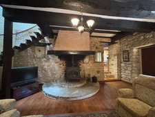 Ensemble calme et privé composé de trois maisons de caractère en pierre, avec piscine et sans vis-à-vis.