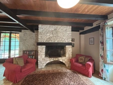 Ensemble calme et privé composé de trois maisons de caractère en pierre, avec piscine et sans vis-à-vis.