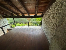 Ensemble calme et privé composé de trois maisons de caractère en pierre, avec piscine et sans vis-à-vis.