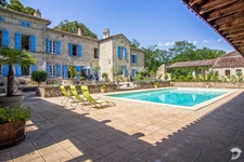 Château superbement rénové, 3 granges converties, Pigeonnier, 3 piscines, 5,4Ha ...  havre de calme!