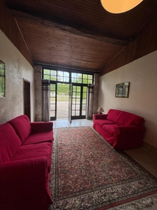 Ensemble calme et privé composé de trois maisons de caractère en pierre, avec piscine et sans vis-à-vis.