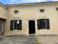 Maison de campagne avec piscine, maison secondaire, garage, grange et grand jardin dans un endroit tranquille.