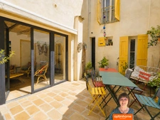 A vendre Aigues-Mortes (Gard)  - Maison intra-muros 4 chambres avec sanitaires privatifs avec patio