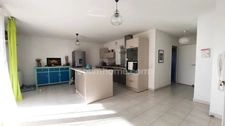 CHATEAUNEUF LES MARTIGUES : Appartement 4 pièces de 72m² avec terrasse et parkings 
