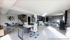 Chateauneuf-les-Martigues, ZAC La Valampe : Locaux professionnels, bureaux, ateliers, hangar + Maison avec piscine