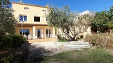 MARTIGUES (13) : à vendre Maison 4 chambres et bureau, 2 appartements T3 et T4, garage sur terrain 859m²