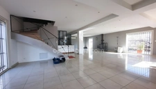 CHATEAUNEUF LES MARTIGUES : Maison 267m² + piscine + locaux d'activités professionnelles 280m²