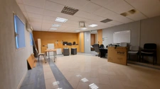 Marignane : vente murs libres - locaux à usage de bureaux, entrepôt, commerciaux.