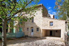 Coudoux : T4 traversant 83m², pierres apparentes, pas de vis-à-vis