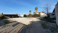 Chateauneuf-les-Martigues, ZAC La Valampe : Locaux professionnels, bureaux, ateliers, hangar + Maison avec piscine