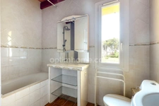 MARTIGUES (13) : à vendre Maison 4 chambres et bureau, 2 appartements T3 et T4, garage sur terrain 859m²