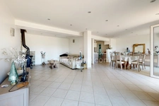 MARTIGUES (13) : à vendre Maison 4 chambres et bureau, 2 appartements T3 et T4, garage sur terrain 859m²