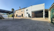 Chateauneuf-les-Martigues, ZAC La Valampe : Locaux professionnels, bureaux, ateliers, hangar + Maison avec piscine