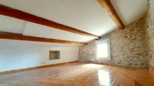 Coudoux : T4 traversant 83m², pierres apparentes, pas de vis-à-vis