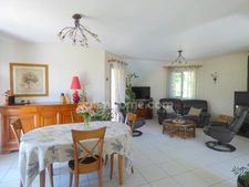Maison 4 chambres, sous-sol et magnifique jardin