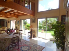 Vaste maison 220 m2 avec beau terrain