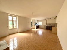 Maison de Village en Pierre / 505m2 avec véranda et garage attenant