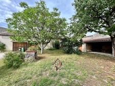 Maison de village de plain-pied 130m2 avec dépendances sur 655m2