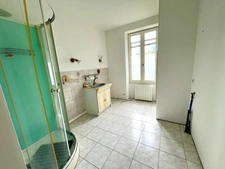 Maison de Village en Pierre / 505m2 avec véranda et garage attenant