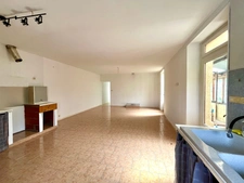 Maison de Village en Pierre / 505m2 avec véranda et garage attenant