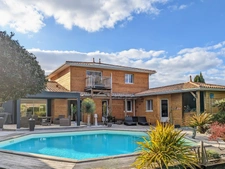 Dpt Gironde (33), à vendre GUJAN MESTRAS maison T6 de 200 m² - Terrain de 1 300 m² avec piscine