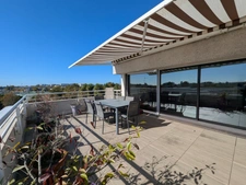 Appartement à vendre 3 pièces de 73m2 à MERIGNAC (33) au dernier étage avec grande terrasse.