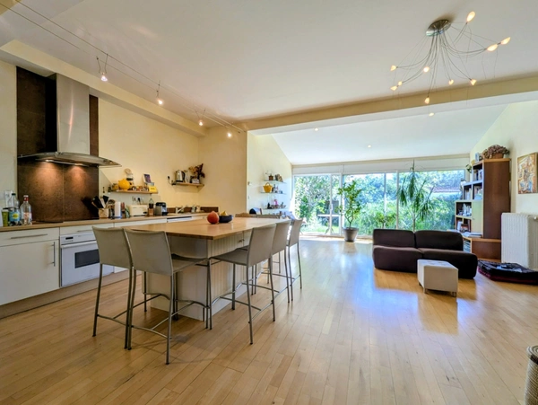 Maison à vendre 5 pièces, 4 chambres au calme à Bordeaux Caudéran.