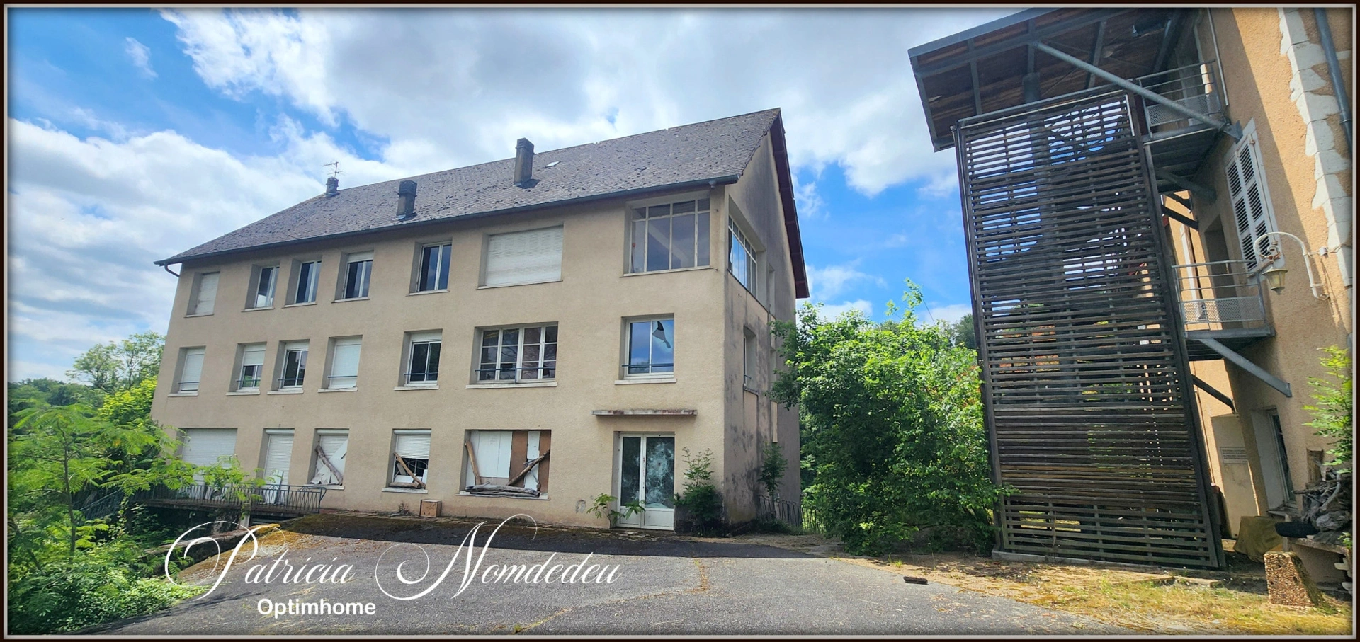 Immeuble 3500 m² · à Pau · 3 500 m² · 842 000 €