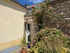 Maison en pierre lumineuse, 3 chambres + dépendance aménagée - garage – Secteur Bains-sur-Oust, à proximité de l’Île-aux-Pies