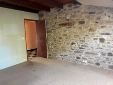 Maison en pierre – 4 chambres – Environnement calme – 4 900 m² de terrain