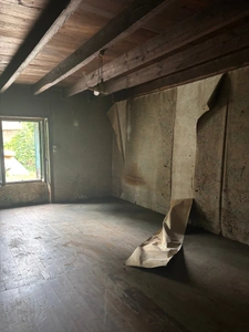 Maison en pierre à rénover totalement avec dépendance et terrain 2380 m²