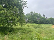 Maison en pierre à rénover totalement avec dépendance et terrain 2380 m²