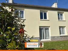 Maison en pierre avec dépendances et terrain arboré - 155 m² - Bains sur Oust
