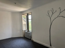À pied des commerces et de la gare – Maison en pierre de 135 m² avec garage et terrain clos