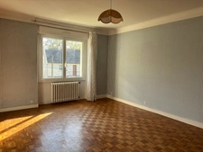 Maison en pierre – 4 chambres – Environnement calme – 4 900 m² de terrain