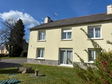 Maison en pierre – 4 chambres – Environnement calme – 4 900 m² de terrain