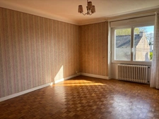 Maison en pierre avec dépendances et terrain arboré - 155 m² - Bains sur Oust