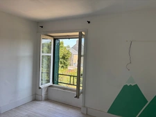 À pied des commerces et de la gare – Maison en pierre de 135 m² avec garage et terrain clos