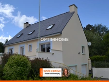  Maison familiale avec sous-sol complet et grand terrain à Sainte-Marie (35600)