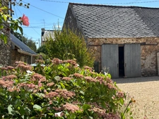 Maison en pierre lumineuse, 3 chambres + dépendance aménagée - garage – Secteur Bains-sur-Oust, à proximité de l’Île-aux-Pies