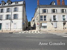 ORLEANS Coeur de ville entre bords de Loire et Halles Châtelet, à vendre superbe maison rénovée avec qualité : pièce de réception de 75 m2, cuisine ouverte récente, quatre chambres et terrasse 12,50 m