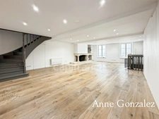 ORLEANS Coeur de ville entre bords de Loire et Halles Châtelet, à vendre superbe maison rénovée avec qualité : pièce de réception de 75 m2, cuisine ouverte récente, quatre chambres et terrasse 12,50 m