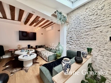 ORLEANS City center between historic center and Loire riverbanks, for sale superb renovated 4-room apartment with private interior patio