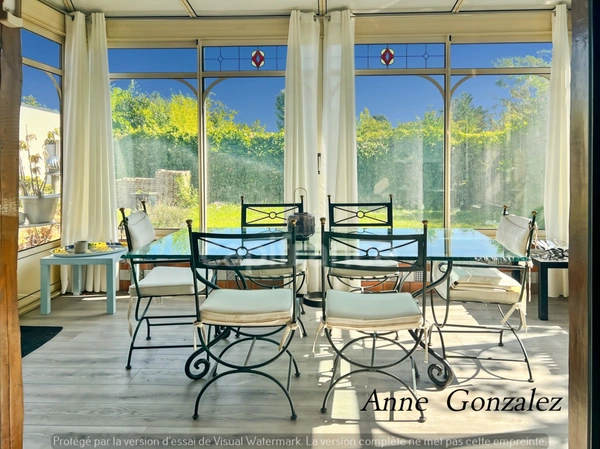 OLIVET, à dix minutes d'Orléans, dans un quartiet calme et privilégié, à vendre grande Maison de Caractère avec jardin clos et arboré de 1437 m2, piscine, jacuzzi, bar extérieur, garage double 