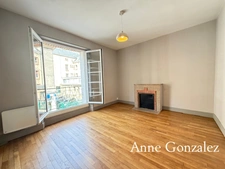 ORLEANS proche rue Royale, à vendre superbe Appartement T4 entièrment rénové dans belle petite copropriété avec peu de charges et aucun travaux à prévoir. 